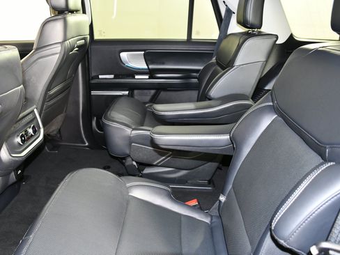 Used 2025 Ford Expedition Platinum AWD/4WD image 46