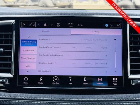 Used 2023 Chrysler Pacifica Touring-L w/ Uconnect Theater Family Group image 10