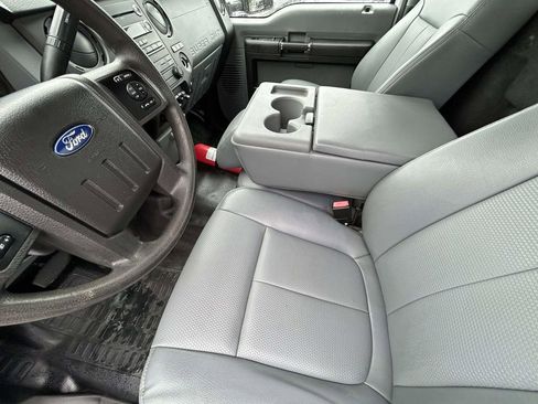 Used 2015 Ford F550 2WD Regular Cab Super Duty image 10