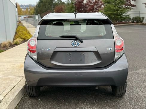 Used 2014 Toyota Prius C One image 4
