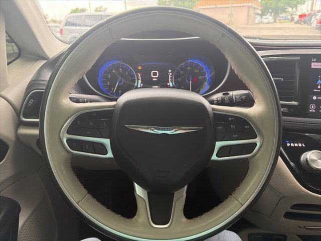 Used 2020 Chrysler Pacifica Limited FWD image 21