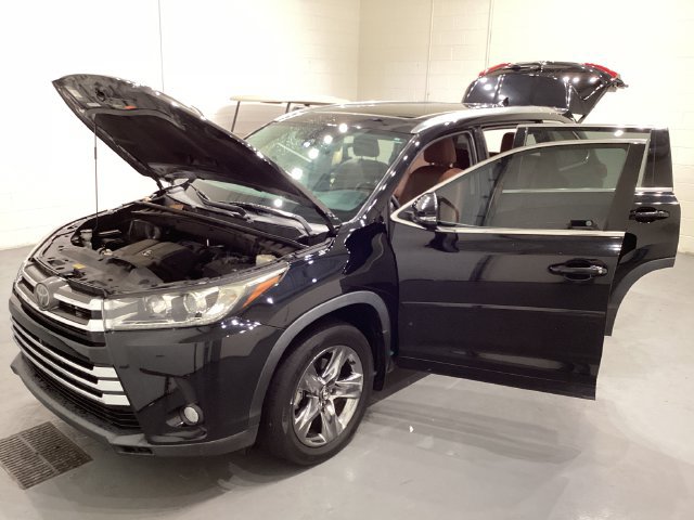 Used 2018 Toyota Highlander Limited Platinum AWD/4WD image 10