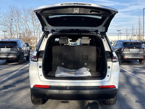 New 2025 Jeep Grand Cherokee L Limited image 12