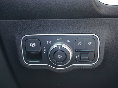 Certified 2025 Mercedes-Benz GLB 250 image 28