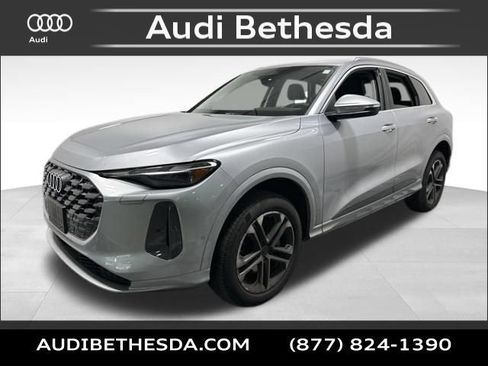 Certified 2025 Audi Q5 Premium w/ Convenience Package AWD/4WD image 3