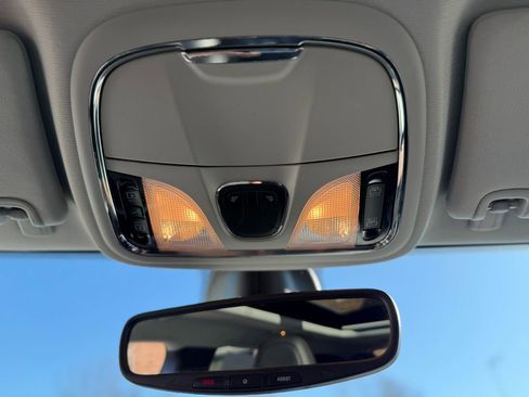 Used 2019 Jeep Cherokee Limited image 25