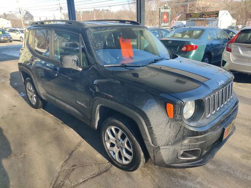 Used 2017 Jeep Renegade Latitude w/ Cold Weather Group image 8
