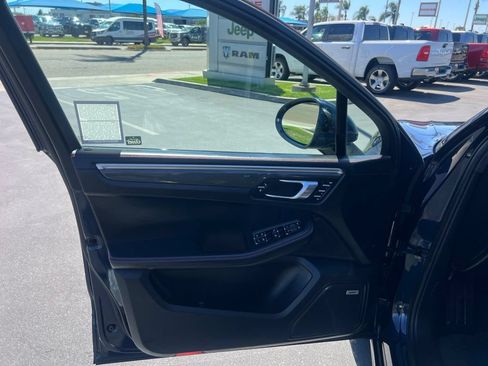 Used 2018 Porsche Macan GTS AWD/4WD image 28