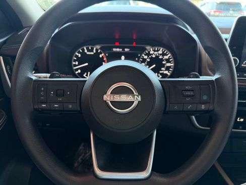 Used 2024 Nissan Rogue SV FWD image 23