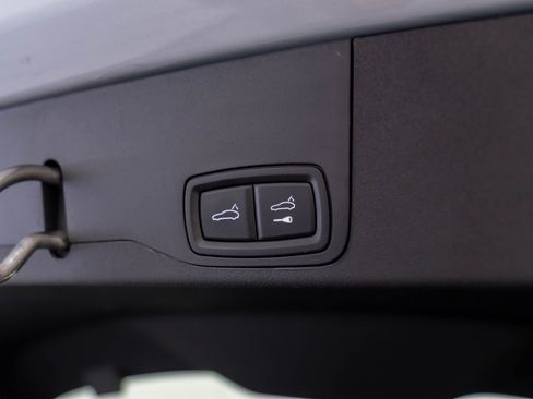 Certified 2022 Porsche Taycan 4 Cross Turismo image 32