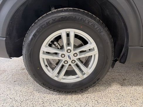 Used 2023 Ford Explorer XLT AWD/4WD image 38