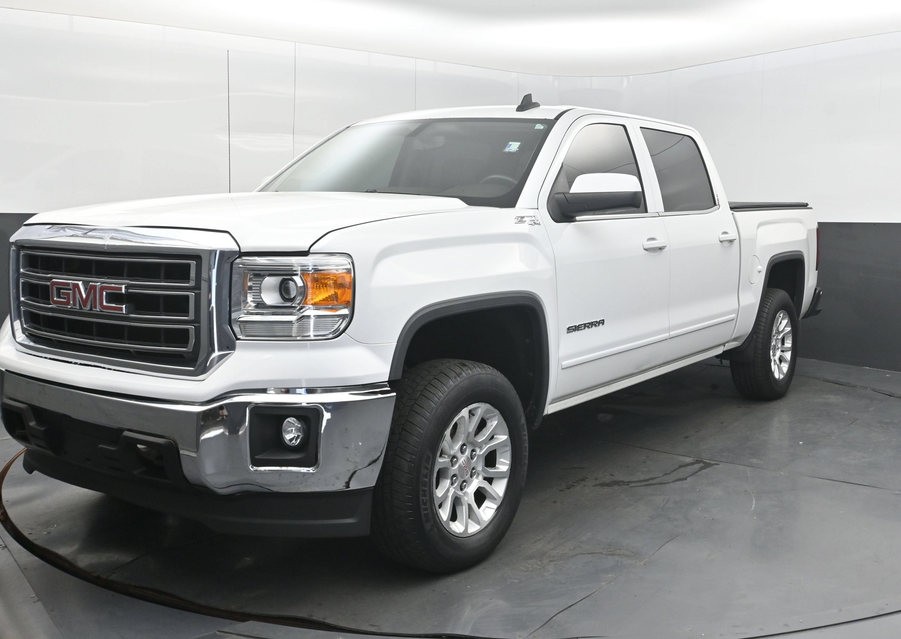 Used 2015 GMC Sierra 1500 SLE w/ SLE Value Package AWD/4WD image 4