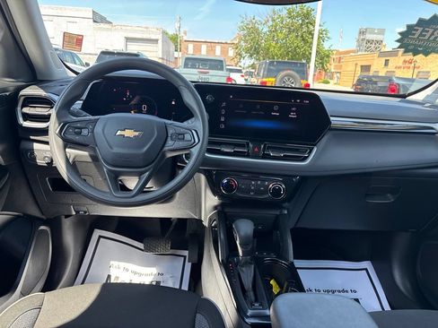 Used 2025 Chevrolet TrailBlazer LT AWD/4WD image 32