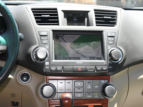 Used 2010 Toyota Highlander Limited AWD/4WD image 16