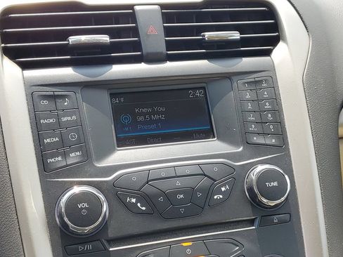 Used 2015 Ford Fusion SE FWD image 14