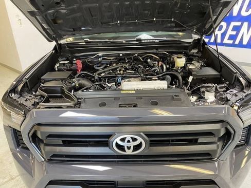 Used 2025 Toyota Tacoma SR5 AWD/4WD image 9