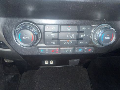 Used 2020 Ford F150 Lariat image 34