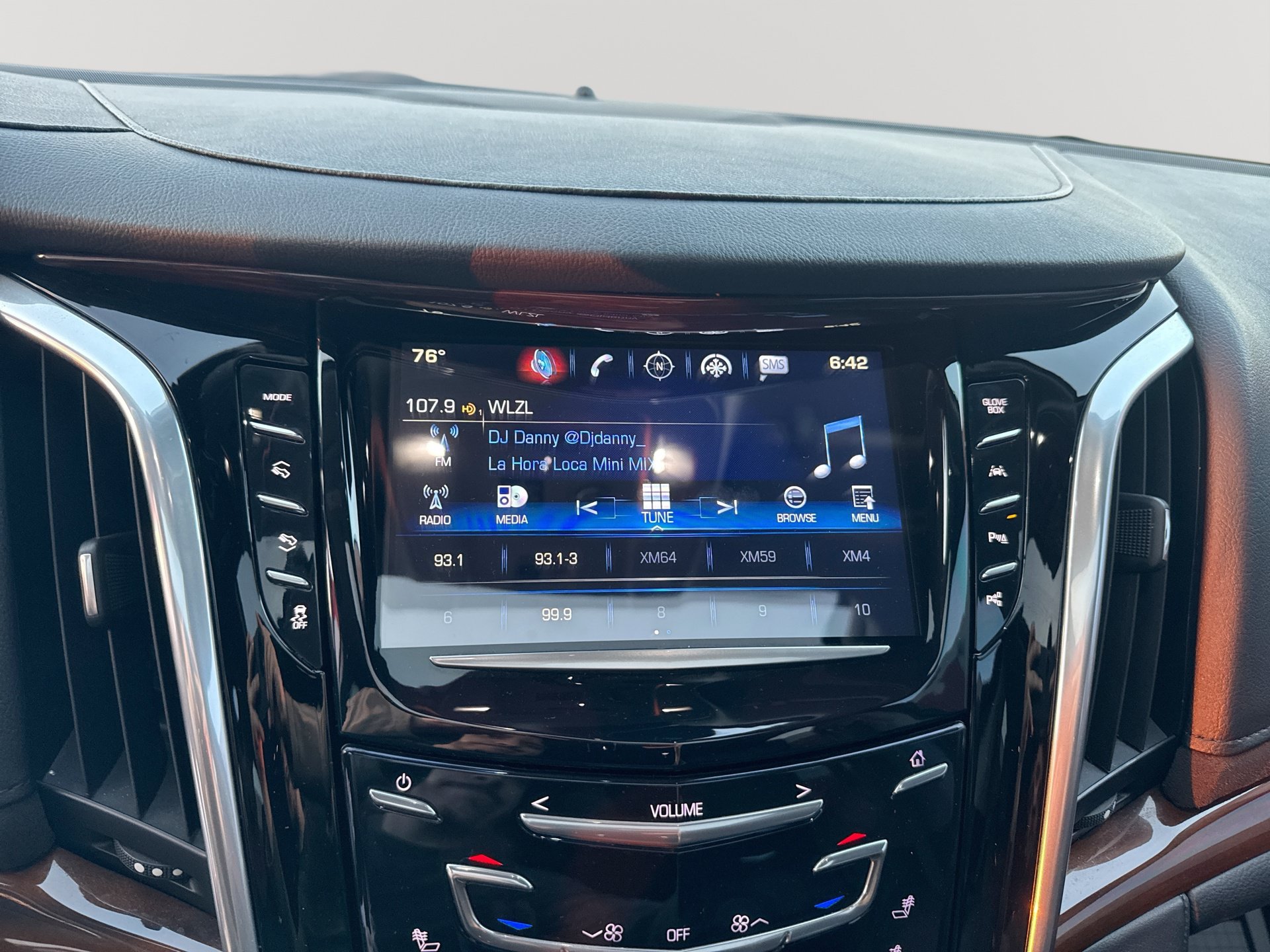 Used 2020 Cadillac Escalade ESV Luxury w/ Escalade Sport Edition AWD/4WD image 12