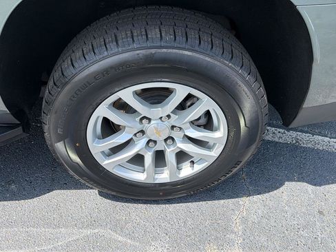 Used 2024 Chevrolet Suburban LT RWD image 41