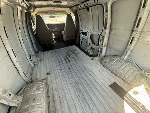 Used 2016 Chevrolet Express 2500 image 32