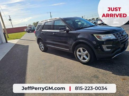 Used 2017 Ford Explorer XLT w/ Equipment Group 202A AWD/4WD image 5