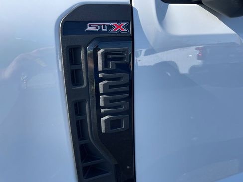 Used 2023 Ford F250 XL w/ STX Appearance Package image 5