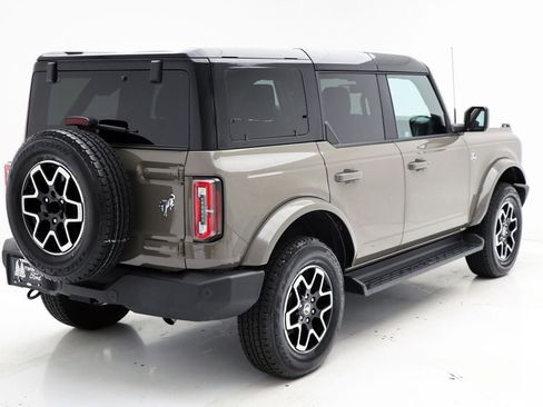 Used 2025 Ford Bronco Outer Banks image 9