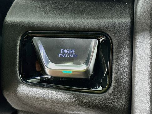 Used 2025 GMC Yukon XL Denali RWD image 18