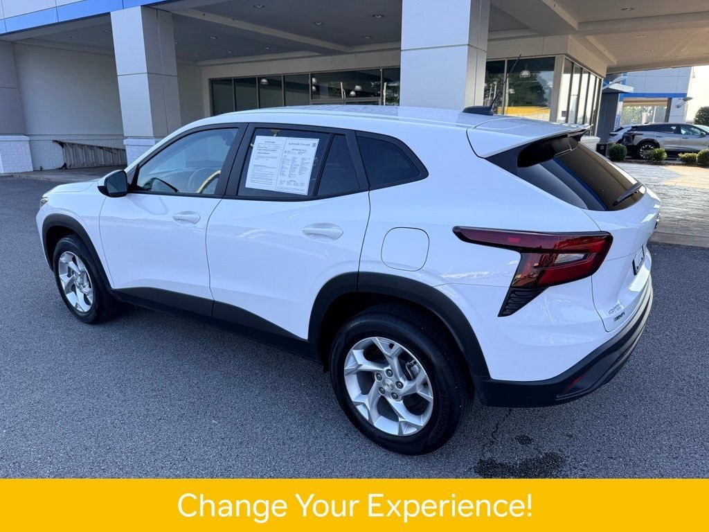 Used 2024 Chevrolet Trax LS w/ LS Convenience Package FWD image 19