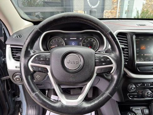Used 2015 Jeep Cherokee Trailhawk w/ Leather Interior Group AWD/4WD image 13