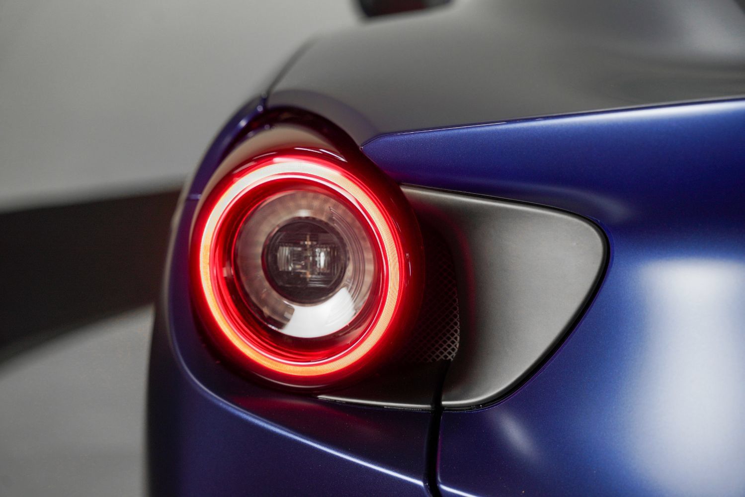 Used 2019 Ferrari Portofino RWD image 22