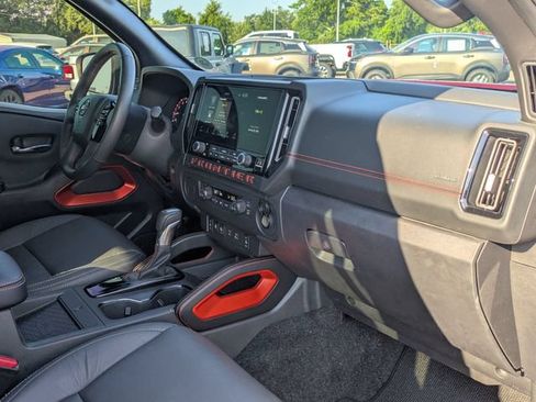 Used 2025 Nissan Frontier Pro-X w/ Pro Convenience Package RWD image 31