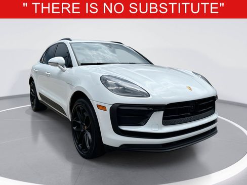 Used 2022 Porsche Macan AWD/4WD image 1