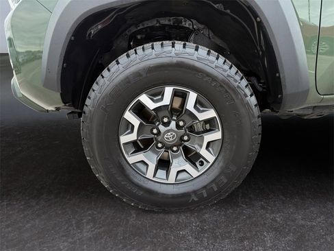 Used 2021 Toyota Tacoma TRD Off-Road w/ Technology Package image 9