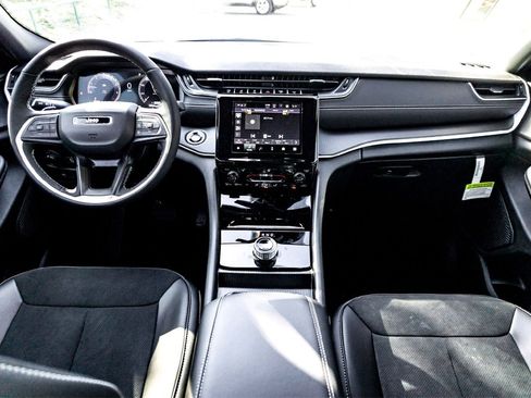 New 2025 Jeep Grand Cherokee L Altitude image 20