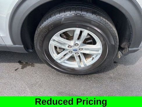 Used 2023 Ford Explorer XLT image 45