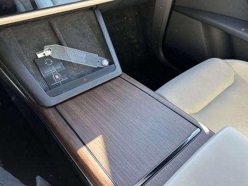 Used 2023 Tesla Model X AWD/4WD image 18