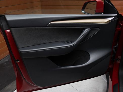 Used 2023 Tesla Model Y Long Range image 15