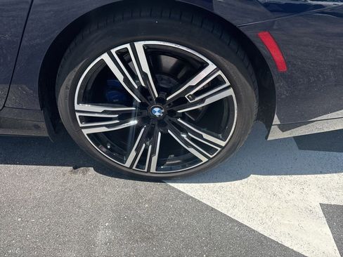 Used 2023 BMW i7 xDrive60 AWD/4WD image 6