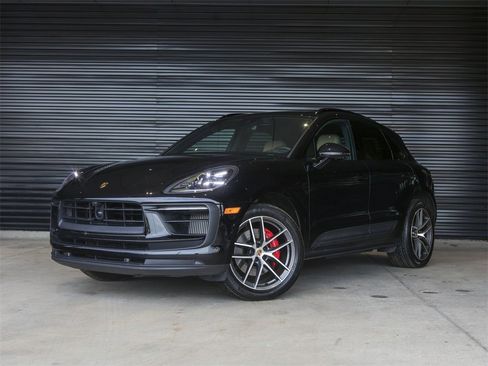 Certified 2024 Porsche Macan S image 1
