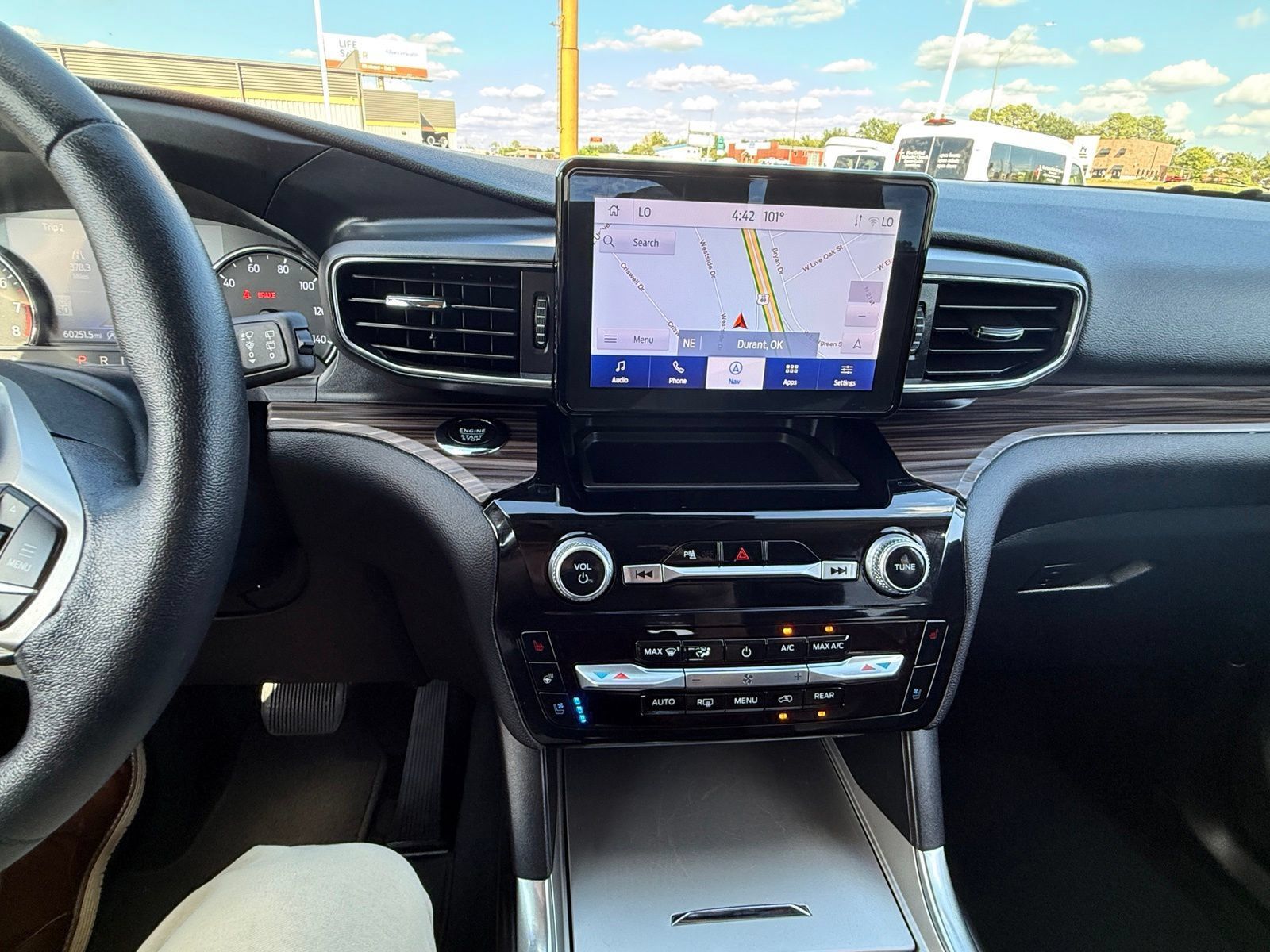 Certified 2024 Ford Explorer Limited RWD image 15