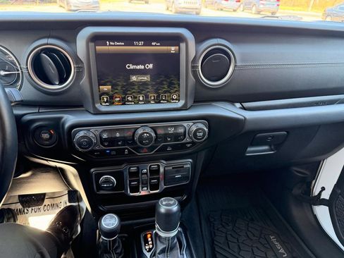 Used 2023 Jeep Wrangler Sahara w/ Cold Weather Group image 34