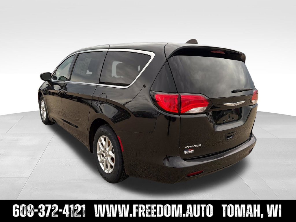 Used 2023 Chrysler Voyager LX FWD image 5