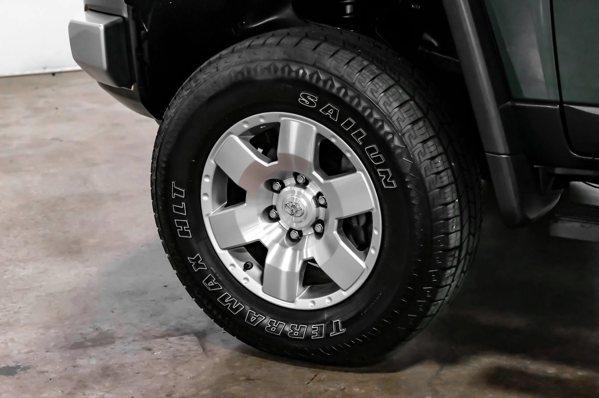 Used 2010 Toyota FJ Cruiser 4WD image 40