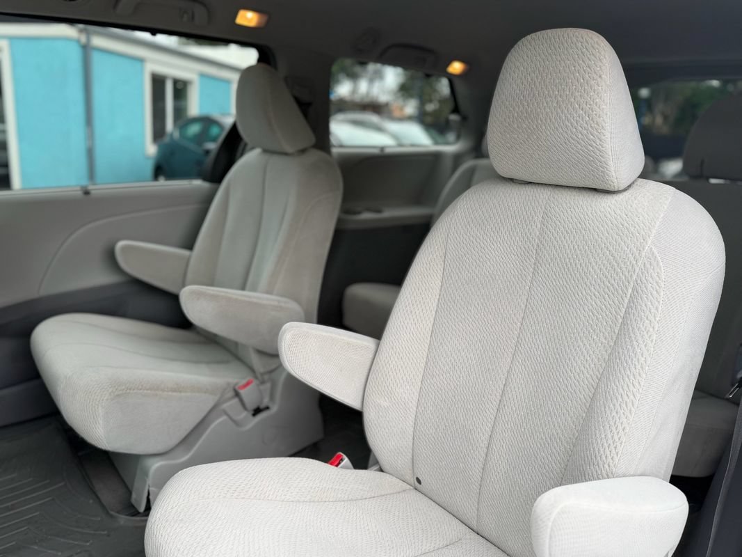 Used 2013 Toyota Sienna LE w/ Towing Pkg AWD/4WD image 14