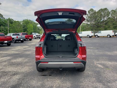 New 2026 Chevrolet Equinox LT w/ Convenience Package II FWD image 9
