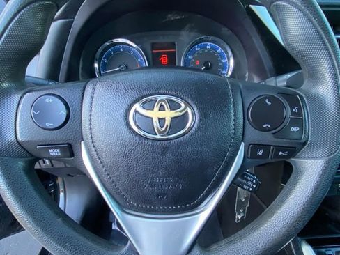 Used 2018 Toyota Corolla LE image 18