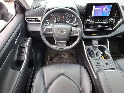 Used 2023 Toyota Highlander XLE image 17