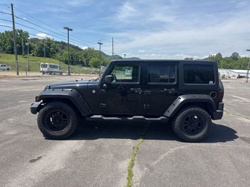 Used 2013 Jeep Wrangler Unlimited Sahara w/ Dual Top Group AWD/4WD image 6