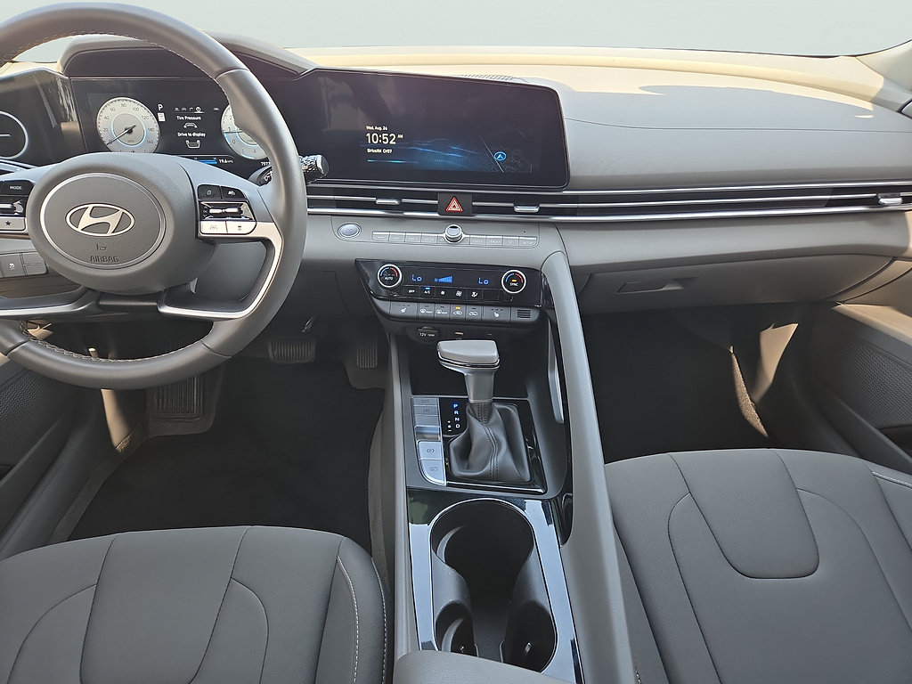 Certified 2025 Hyundai Elantra SEL FWD image 11